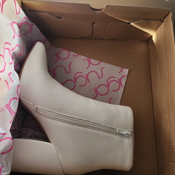Sugar White Ankle Heeled Boots Size 8M - Picture 6 of 15